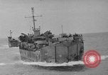 Standbild Landing Ship Tank Okinawa Ryukyu Inseln, 1945, aus Sekunde 12 historischem Filmmaterial Videoclip 65675042112