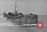 Standbild Landing Ship Tank Okinawa Ryukyu Inseln, 1945, aus Sekunde 15 historischem Filmmaterial Videoclip 65675042112