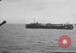 Image des navires alliés Iheya-Jima attaque Iheya Jima Japon, 1945, de la seconde 60 séquences d'archives historiques vidéo 65675042115