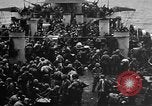 Standbild uns LST an Iheya Jima Angriff Iheya Jima Japan, 1945, aus Sekunde 13 historischem Filmmaterial Videoclip 65675042116