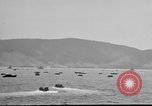 Standbild Rauch Bildschirm auf Iheya Jima Strand Iheya Jima Japan, 1945, aus Sekunde 8 historischem Filmmaterial Videoclip 65675042117