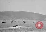 Standbild Rauch Bildschirm auf Iheya Jima Strand Iheya Jima Japan, 1945, aus Sekunde 14 historischem Filmmaterial Videoclip 65675042117