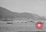 Standbild Rauch Bildschirm auf Iheya Jima Strand Iheya Jima Japan, 1945, aus Sekunde 28 historischem Filmmaterial Videoclip 65675042117