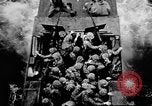 Standbild Rauch Bildschirm auf Iheya Jima Strand Iheya Jima Japan, 1945, aus Sekunde 37 historischem Filmmaterial Videoclip 65675042117