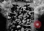 Standbild Rauch Bildschirm auf Iheya Jima Strand Iheya Jima Japan, 1945, aus Sekunde 38 historischem Filmmaterial Videoclip 65675042117