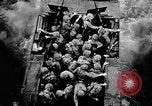 Standbild Rauch Bildschirm auf Iheya Jima Strand Iheya Jima Japan, 1945, aus Sekunde 39 historischem Filmmaterial Videoclip 65675042117