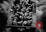 Standbild Rauch Bildschirm auf Iheya Jima Strand Iheya Jima Japan, 1945, aus Sekunde 40 historischem Filmmaterial Videoclip 65675042117