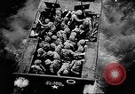 Standbild Rauch Bildschirm auf Iheya Jima Strand Iheya Jima Japan, 1945, aus Sekunde 42 historischem Filmmaterial Videoclip 65675042117