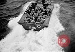 Standbild Rauch Bildschirm auf Iheya Jima Strand Iheya Jima Japan, 1945, aus Sekunde 47 historischem Filmmaterial Videoclip 65675042117