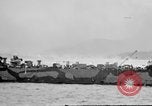 Standbild Rauch Bildschirm auf Iheya Jima Strand Iheya Jima Japan, 1945, aus Sekunde 59 historischem Filmmaterial Videoclip 65675042117