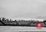 Standbild Rauch Bildschirm auf Iheya Jima Strand Iheya Jima Japan, 1945, aus Sekunde 60 historischem Filmmaterial Videoclip 65675042117