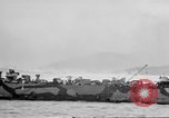 Standbild Rauch Bildschirm auf Iheya Jima Strand Iheya Jima Japan, 1945, aus Sekunde 61 historischem Filmmaterial Videoclip 65675042117