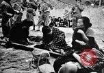 Standbild verletzten Japaner auf Iheya Jima Iheya Jima Japan, 1945, aus Sekunde 6 historischem Filmmaterial Videoclip 65675042118