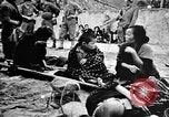 Standbild verletzten Japaner auf Iheya Jima Iheya Jima Japan, 1945, aus Sekunde 9 historischem Filmmaterial Videoclip 65675042118