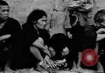 Standbild verletzten Japaner auf Iheya Jima Iheya Jima Japan, 1945, aus Sekunde 23 historischem Filmmaterial Videoclip 65675042118
