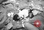 Standbild verletzten Japaner auf Iheya Jima Iheya Jima Japan, 1945, aus Sekunde 33 historischem Filmmaterial Videoclip 65675042118