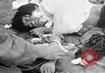 Standbild verletzten Japaner auf Iheya Jima Iheya Jima Japan, 1945, aus Sekunde 38 historischem Filmmaterial Videoclip 65675042118