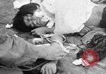 Standbild verletzten Japaner auf Iheya Jima Iheya Jima Japan, 1945, aus Sekunde 39 historischem Filmmaterial Videoclip 65675042118