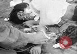 Standbild verletzten Japaner auf Iheya Jima Iheya Jima Japan, 1945, aus Sekunde 40 historischem Filmmaterial Videoclip 65675042118