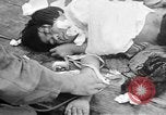 Standbild verletzten Japaner auf Iheya Jima Iheya Jima Japan, 1945, aus Sekunde 41 historischem Filmmaterial Videoclip 65675042118