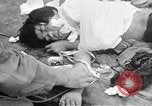 Standbild verletzten Japaner auf Iheya Jima Iheya Jima Japan, 1945, aus Sekunde 42 historischem Filmmaterial Videoclip 65675042118