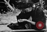 Standbild verletzten Japaner auf Iheya Jima Iheya Jima Japan, 1945, aus Sekunde 45 historischem Filmmaterial Videoclip 65675042118