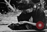 Standbild verletzten Japaner auf Iheya Jima Iheya Jima Japan, 1945, aus Sekunde 48 historischem Filmmaterial Videoclip 65675042118