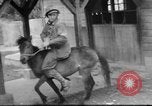 Standbild US Military Police guard Japanisch auf Iheya Jima Iheya Jima Japan, 1945, aus Sekunde 16 historischem Filmmaterial Videoclip 65675042119