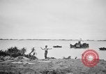 Standbild US Military Police guard Japanisch auf Iheya Jima Iheya Jima Japan, 1945, aus Sekunde 41 historischem Filmmaterial Videoclip 65675042119