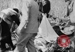 Immagine di Uomini feriti Nanchino Cina, 1937, secondo 19 filmato di repertorio 65675042123