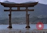 Standbild heiligen Schrein Hiroshima Japan, 1946, aus Sekunde 15 historischem Filmmaterial Videoclip 65675042141