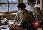 Image les blessures aux jambes de bombe atomique Hiroshima au Japon, 1945, de la seconde 4 séquences d'archives historiques vidéo 65675042173