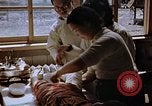 Image les blessures aux jambes de bombe atomique Hiroshima au Japon, 1945, de la seconde 7 séquences d'archives historiques vidéo 65675042173