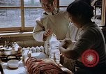Image les blessures aux jambes de bombe atomique Hiroshima au Japon, 1945, de la seconde 17 séquences d'archives historiques vidéo 65675042173
