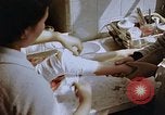 Image les blessures aux jambes de bombe atomique Hiroshima au Japon, 1945, de la seconde 39 séquences d'archives historiques vidéo 65675042173