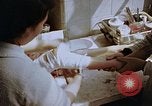 Image les blessures aux jambes de bombe atomique Hiroshima au Japon, 1945, de la seconde 41 séquences d'archives historiques vidéo 65675042173