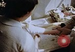 Image les blessures aux jambes de bombe atomique Hiroshima au Japon, 1945, de la seconde 49 séquences d'archives historiques vidéo 65675042173