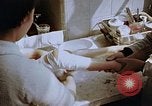 Image les blessures aux jambes de bombe atomique Hiroshima au Japon, 1945, de la seconde 51 séquences d'archives historiques vidéo 65675042173