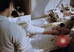 Image les blessures aux jambes de bombe atomique Hiroshima au Japon, 1945, de la seconde 52 séquences d'archives historiques vidéo 65675042173