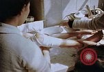 Image les blessures aux jambes de bombe atomique Hiroshima au Japon, 1945, de la seconde 56 séquences d'archives historiques vidéo 65675042173