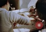 Image les blessures aux jambes de bombe atomique Hiroshima au Japon, 1945, de la seconde 57 séquences d'archives historiques vidéo 65675042173