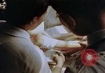 Image les blessures aux jambes de bombe atomique Hiroshima au Japon, 1945, de la seconde 62 séquences d'archives historiques vidéo 65675042173