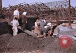 Standbild japanische Arbeiter Nagasaki Japan, 1946, aus Sekunde 40 historischem Filmmaterial Videoclip 65675042192