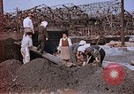 Standbild japanische Arbeiter Nagasaki Japan, 1946, aus Sekunde 45 historischem Filmmaterial Videoclip 65675042192