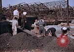 Standbild japanische Arbeiter Nagasaki Japan, 1946, aus Sekunde 48 historischem Filmmaterial Videoclip 65675042192