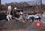 Standbild japanische Arbeiter Nagasaki Japan, 1946, aus Sekunde 49 historischem Filmmaterial Videoclip 65675042192