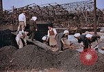 Standbild japanische Arbeiter Nagasaki Japan, 1946, aus Sekunde 53 historischem Filmmaterial Videoclip 65675042192