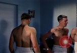 Standbild ärztliche Untersuchung United States USA, 1943, aus Sekunde 15 historischem Filmmaterial Videoclip 65675042212