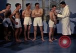 Standbild ärztliche Untersuchung United States USA, 1943, aus Sekunde 21 historischem Filmmaterial Videoclip 65675042212