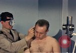 Standbild ärztliche Untersuchung United States USA, 1943, aus Sekunde 33 historischem Filmmaterial Videoclip 65675042212